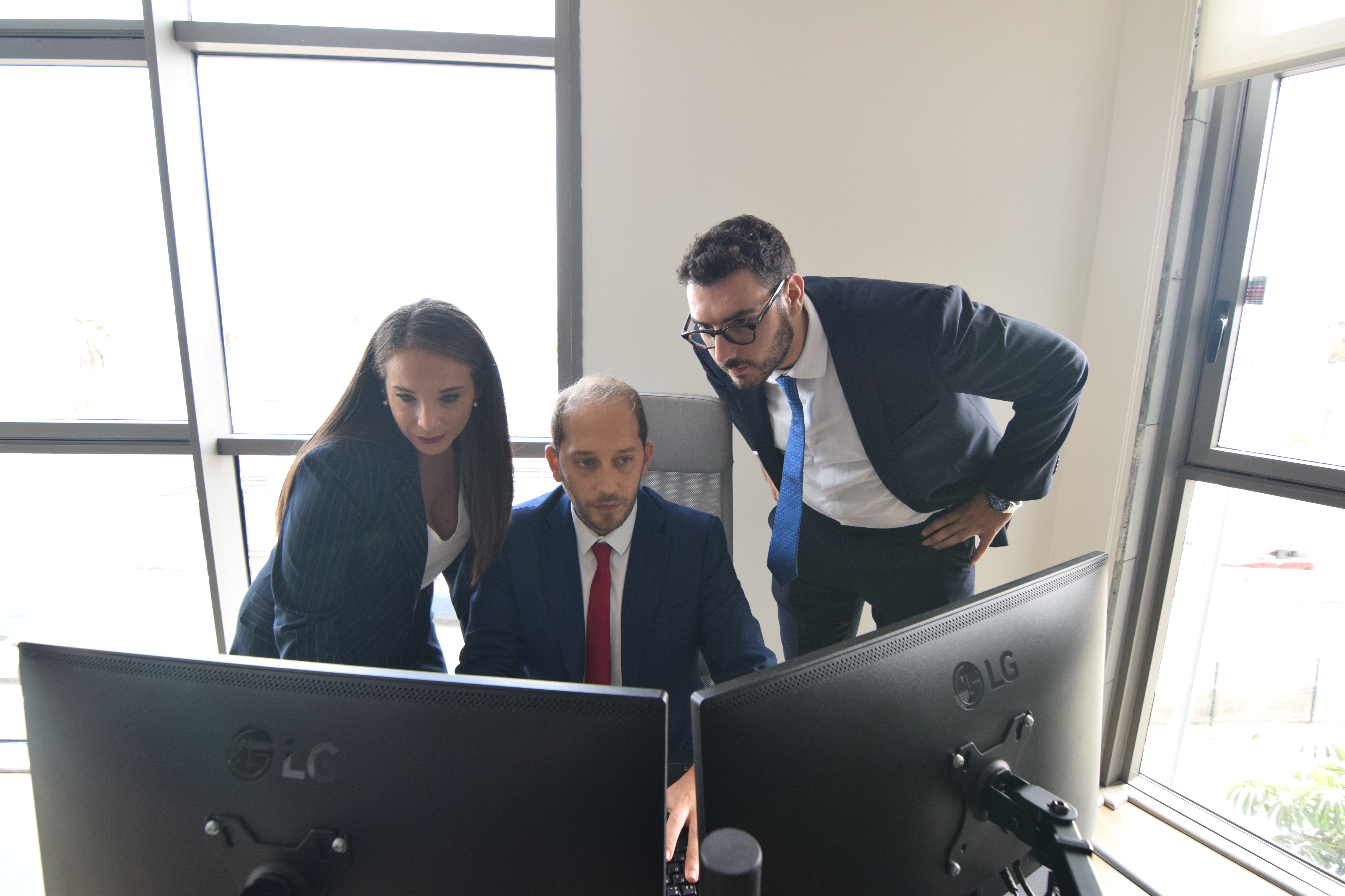 Engineering recruitment agency experts in a zoom meeting with international airline client